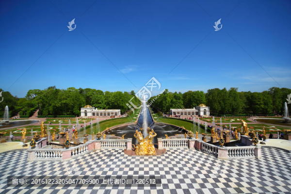 大瀑布噴泉夏宮宮廷花園；圣彼得堡
