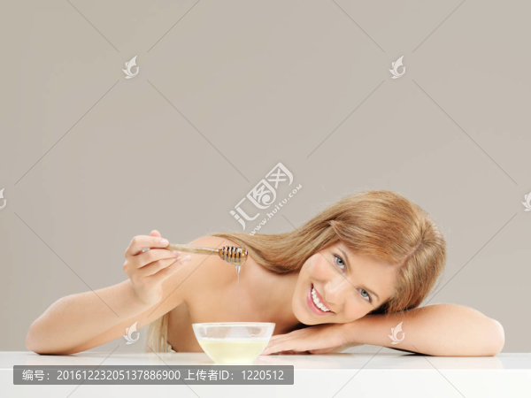 蜜美人的美麗畫像；微笑