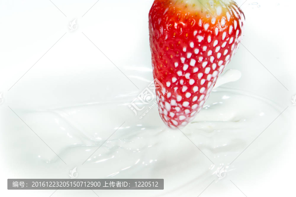 草莓濺奶