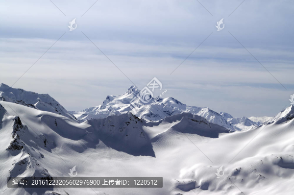 高加索山脈。從厄爾布魯士山觀。