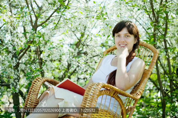 花園里的女孩
