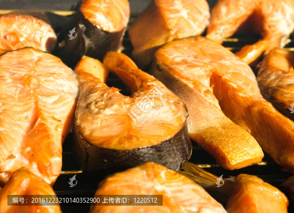 傳統(tǒng)的腌熏三文魚