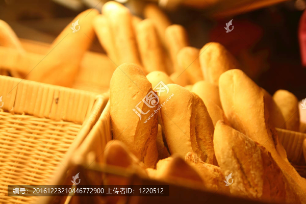 金色溫暖的面包籃