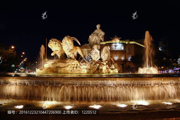 晚上在馬德里Paseo,Castellana的大地女神雕像