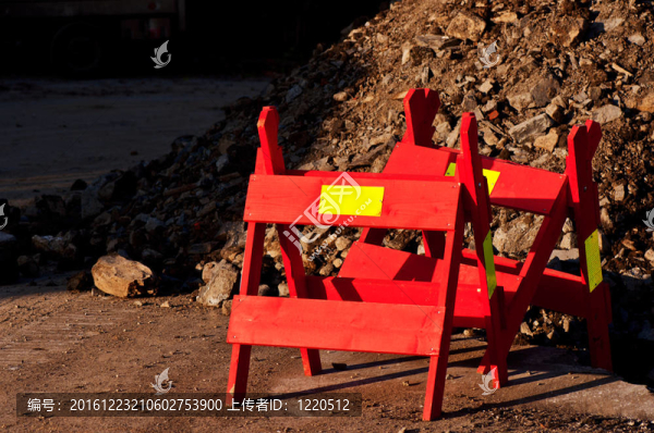 紅色道路施工標志