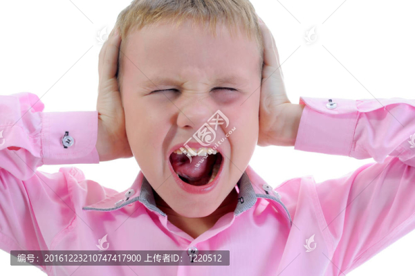 哭泣的男孩