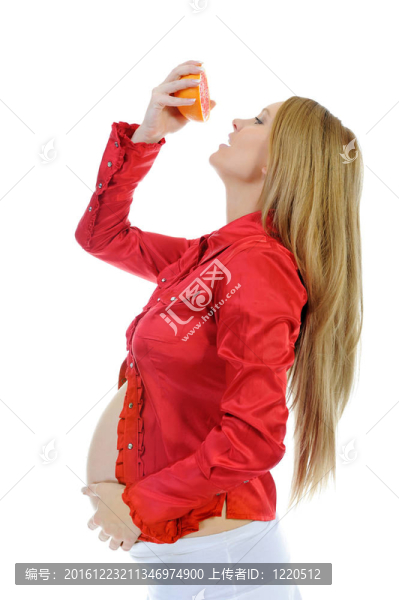 美麗的女孩多汁橙汁