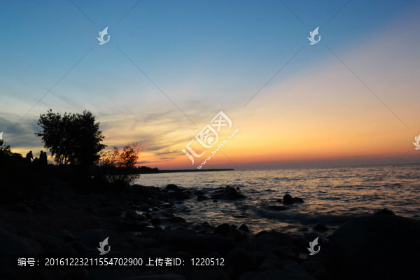 在拉多加湖夏季日落