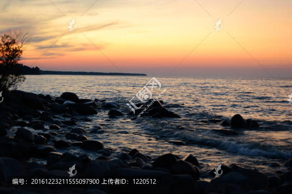 在拉多加湖夏季日落