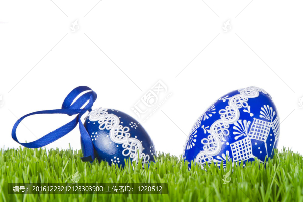 草中復(fù)活節(jié)彩蛋