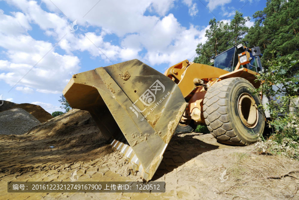 履帶式挖掘機(jī)