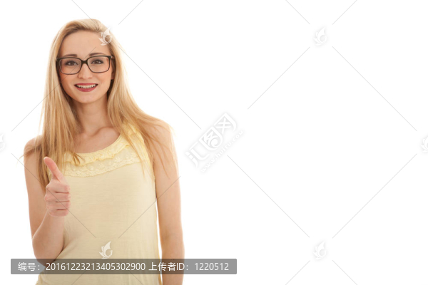 年輕漂亮的金發(fā)女人感情孤立在白色背景