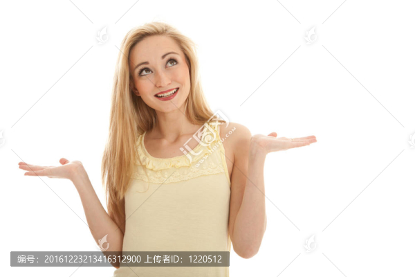 年輕漂亮的金發(fā)女人感情孤立在白色背景