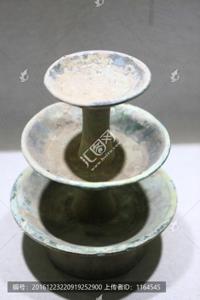 綠釉陶質(zhì)盤式燈