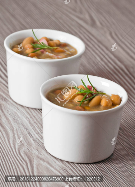 意大利豆拼湯。
