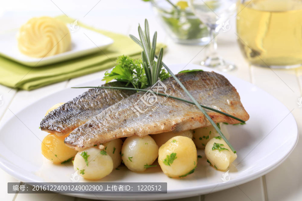 煎鱒魚配土豆
