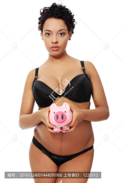 孕婦穿著黑色內(nèi)衣。