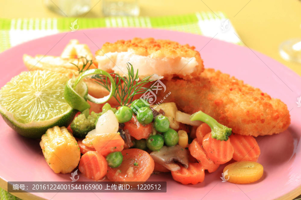 炸魚(yú)和什錦蔬菜