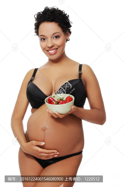 孕婦穿著黑色內(nèi)衣。