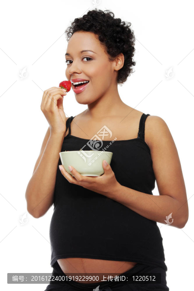 孕婦吃健康食品。