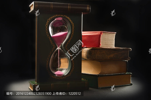 一堆舊書和黑玻璃