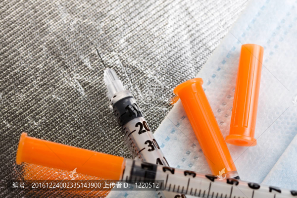 外科口罩和注射器