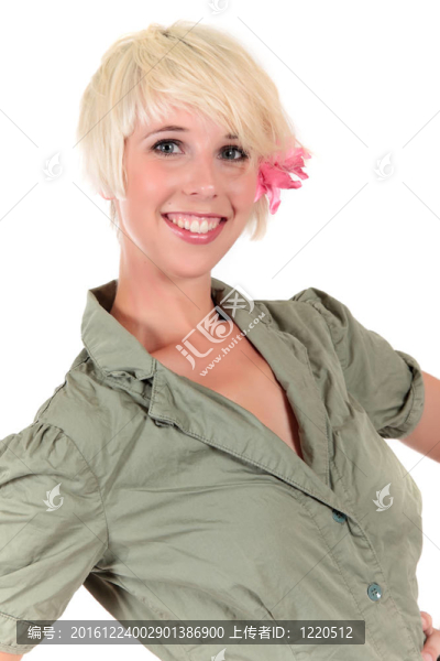 迷人的紅發(fā)年輕女子