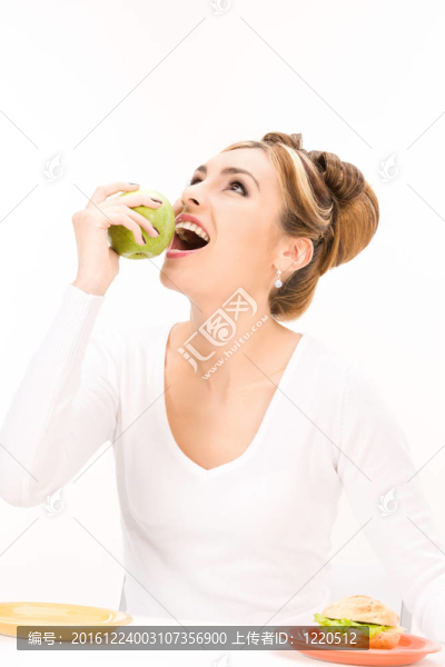 綠蘋果和三明治的女人