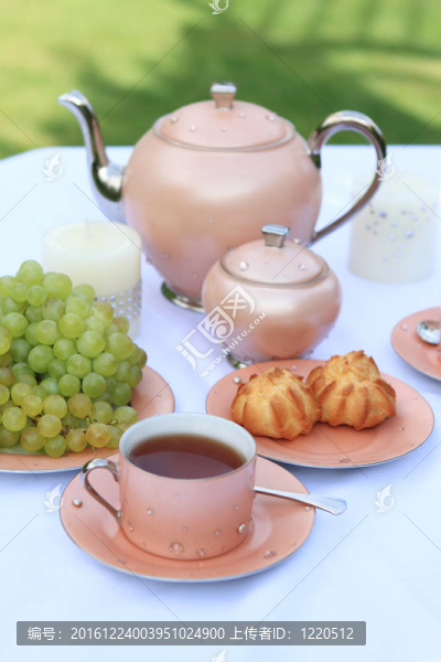 粉紅色的茶具