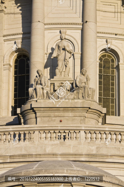 Madison；威斯康星州首都大廈后
