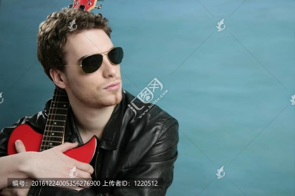 吉他搖滾明星男士太陽鏡皮夾克
