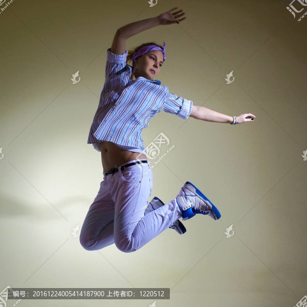 嘻哈舞者跳