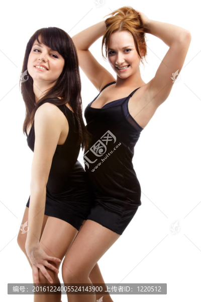 穿黑裙子的女孩