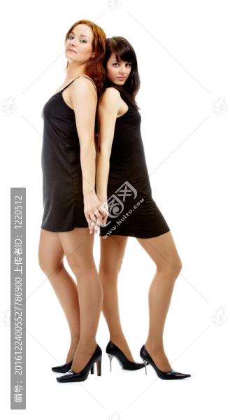 穿黑裙子的女孩