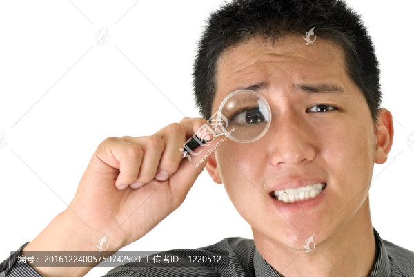 帶放大鏡的生意人