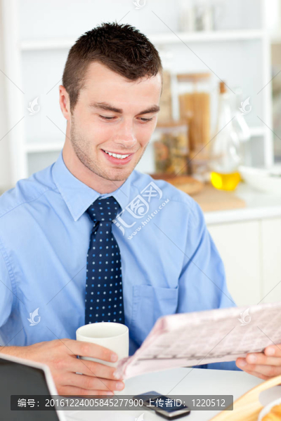 好看的人在看書