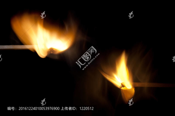 兩火柴燃燒