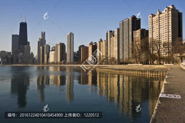 芝加哥反映在密歇根湖