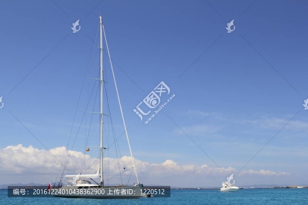 福門特拉島綠松石illetes停泊帆船