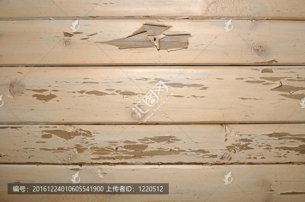 舊結(jié)構(gòu)的木板與剝落的油漆