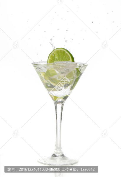 石灰濺入雞尾酒杯