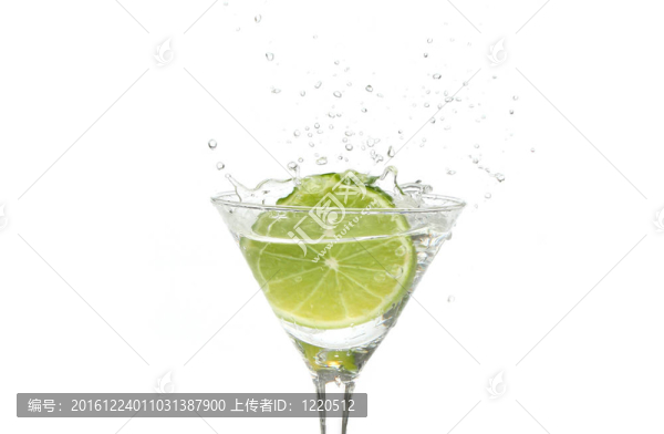 石灰濺入雞尾酒杯