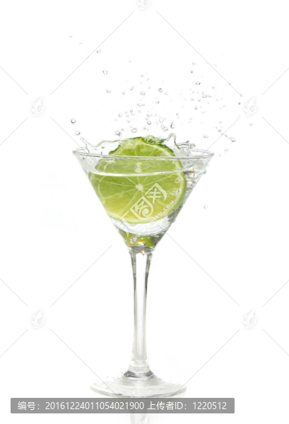 石灰濺入雞尾酒杯