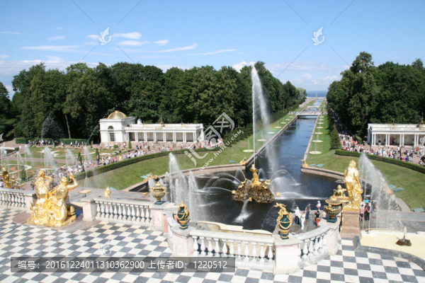 大瀑布噴泉的夏宮