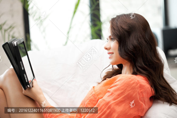 快樂女性用平板電腦