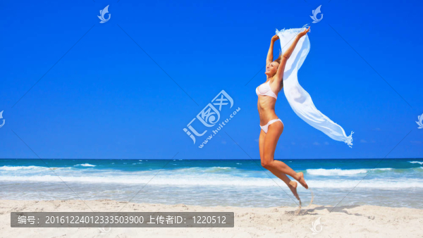 海灘上的快樂女孩