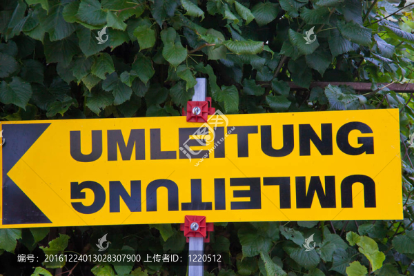 張貼在改道的道路