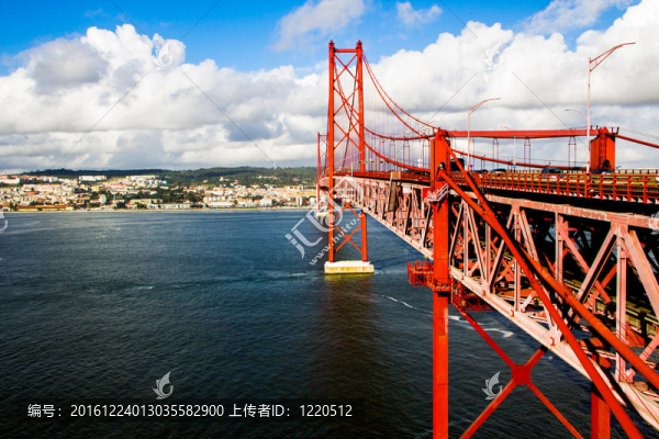 Lisbon紅懸金屬橋