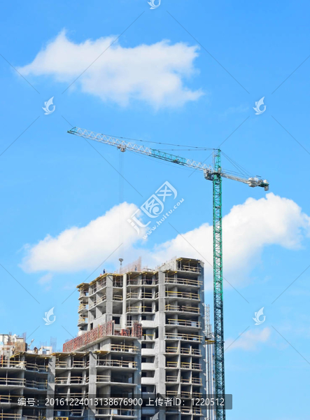 建筑起重機(jī)和建筑在藍(lán)天建設(shè)