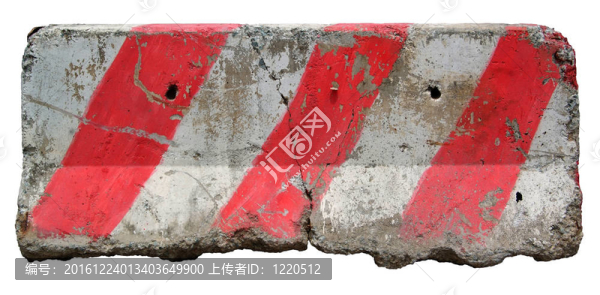 紅色和白色混凝土路障堵塞道路。
